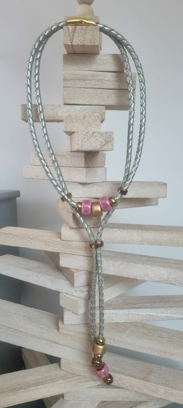 3COL22 - 44€ Collier en cuir tressé cuir perles en céramique rose et doré