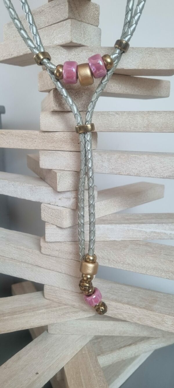 3COL22A Collier en cuir tressé cuir perles en céramique rose et doré