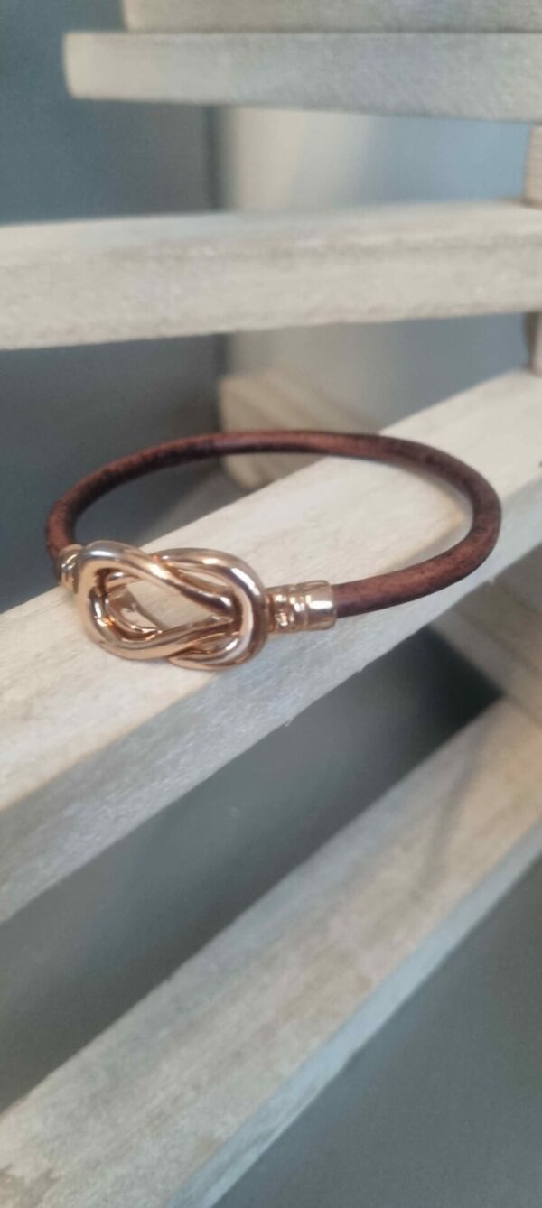 Bracelet mixte en cuir rond marron et fermoir infini