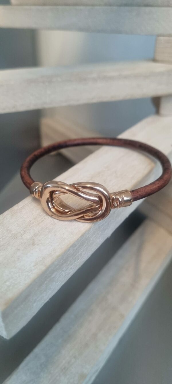 Bracelet mixte en cuir rond marron et fermoir infini