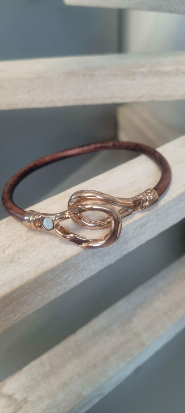 Bracelet mixte en cuir rond marron et fermoir infini