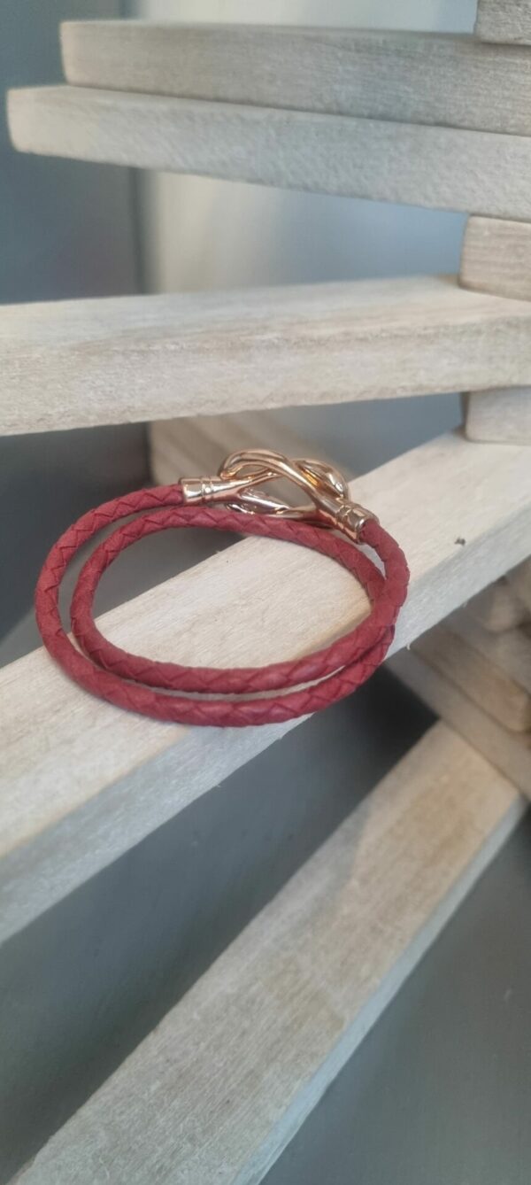 Bracelet femme double tour en cuir tressé grenat et fermoir infini