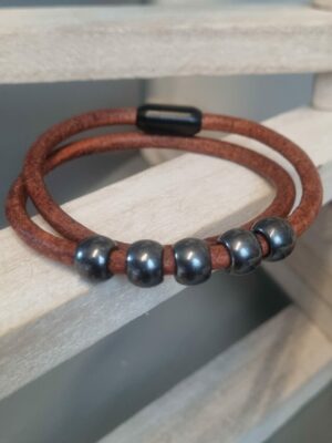 Bracelet homme double tour en cuir rond marron et perles noires