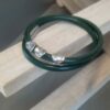 Bracelet mixte en cuir rond vert et osselets argentés