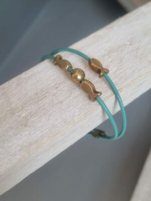 Bracelet enfant en cuir rond bleu et poissons dorés