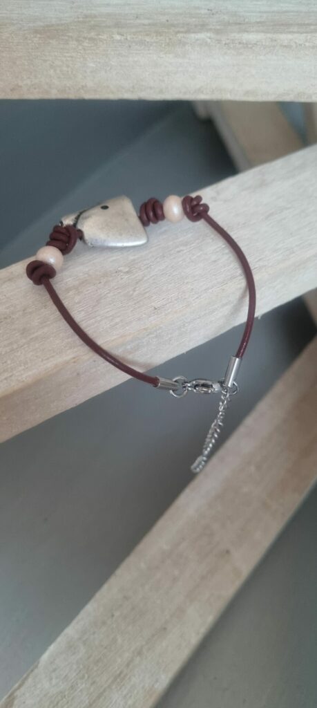 Bracelet enfant cuir rond et dauphin argenté