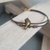 Bracelet enfant en cuir rond marron et oiseau et perles en bronze