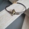 Bracelet enfant en cuir rond marron et oiseau et perles en bronze