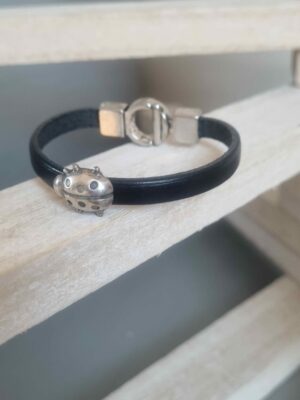 Bracelet enfant en cuir noir et coccinelle argentée