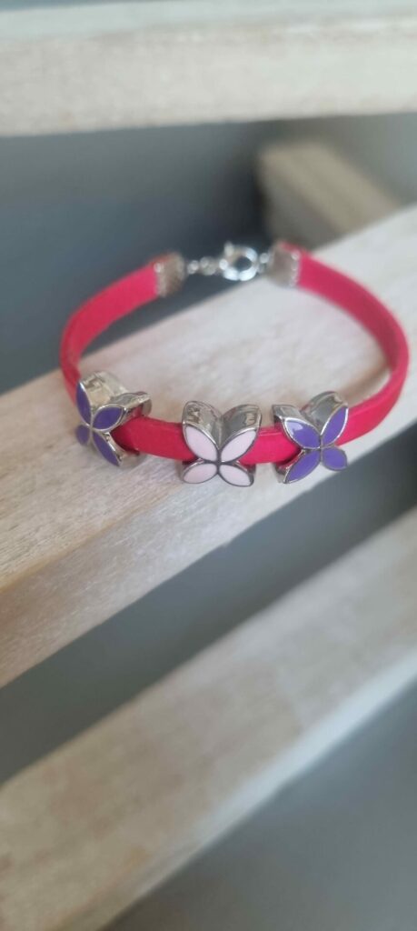Bracelet enfant rose fluo et fleurs émaillées