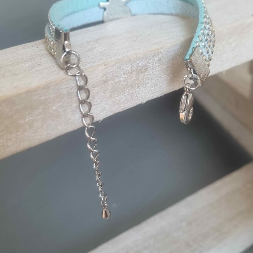 Bracelet enfant en suédine bleue et argentée et son ourson