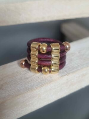 Bague femme en cuir rond 3mm violet et passants dorés