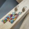 Boucles d'oreille femme en acétate multi couleur et passant en verre