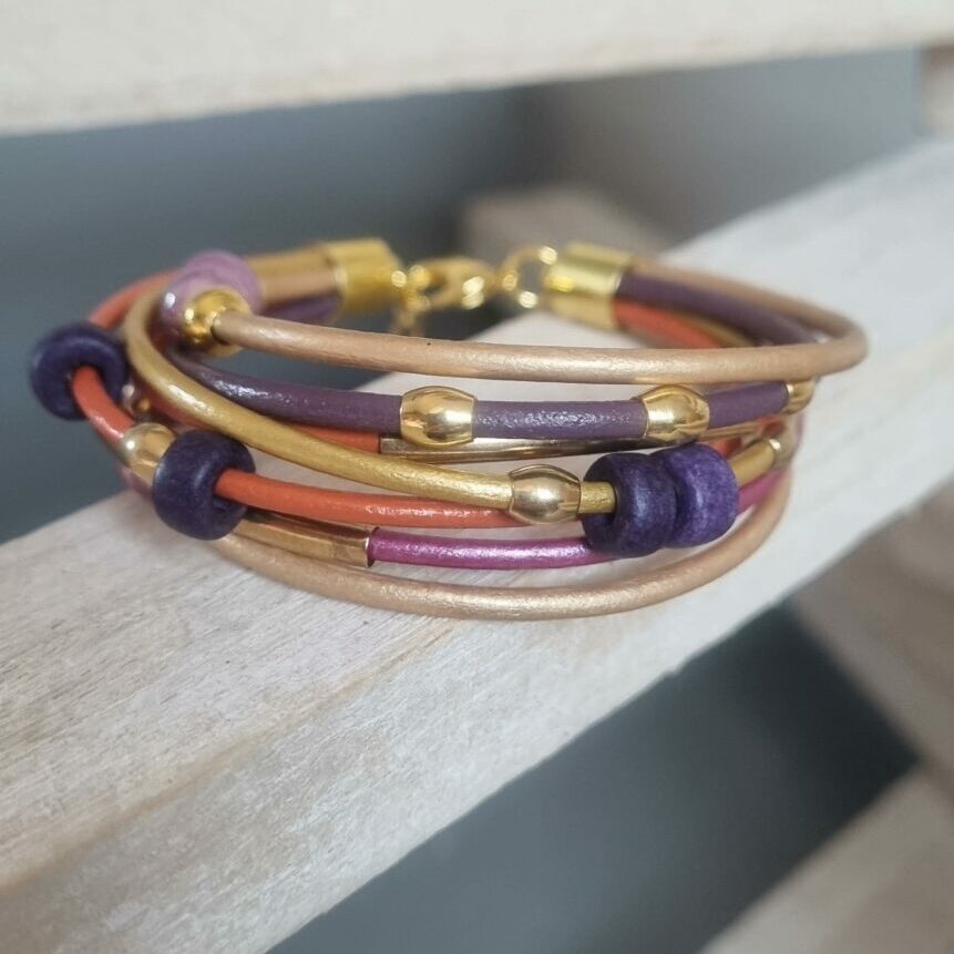Bracelet femme en cuir rond, perles dorées et céramiques