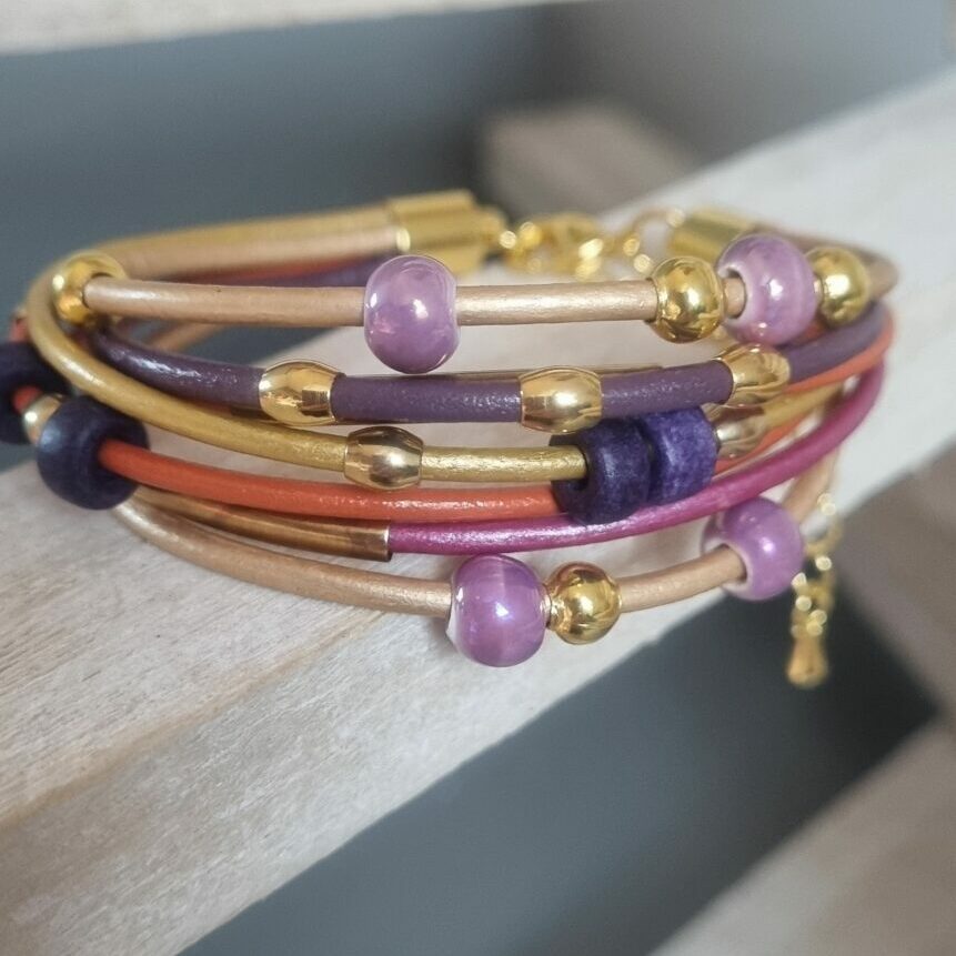 Bracelet femme en cuir rond, perles dorées et céramiques