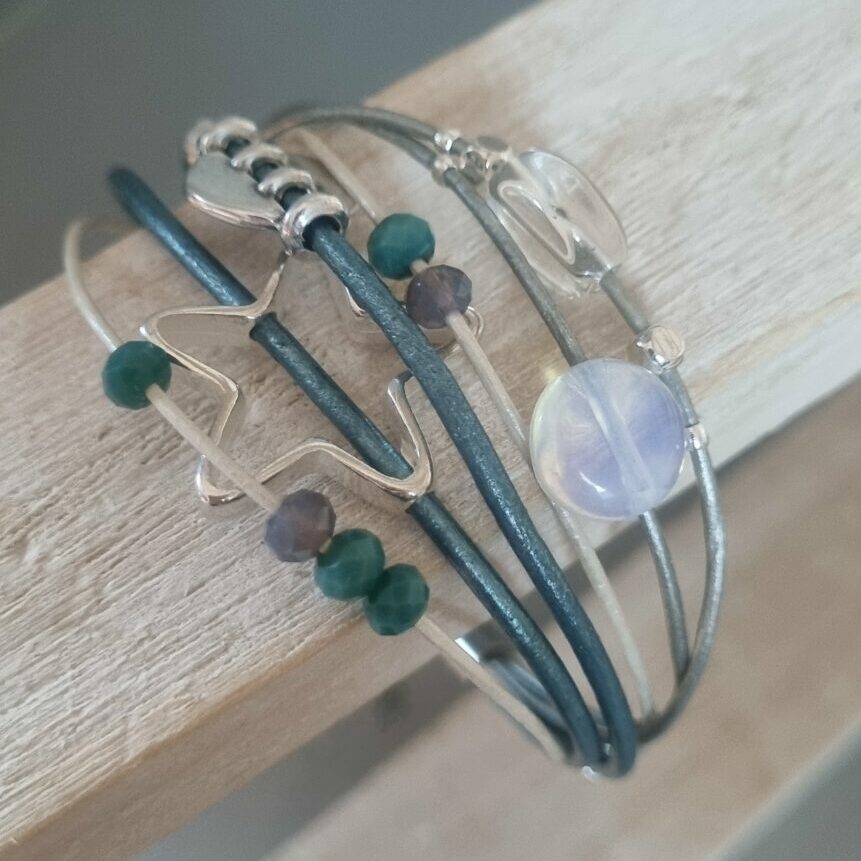 Bracelet femme en cuir rond bleu et argenté passants en verre et argentés