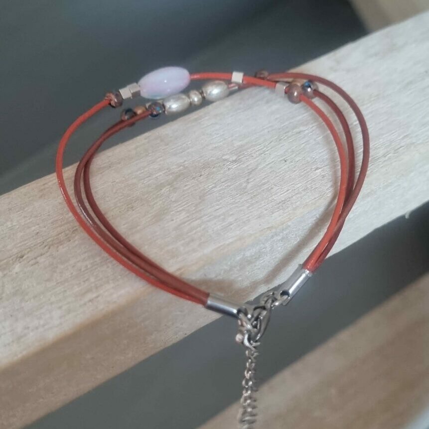 Bracelet femme en cuir rond 1mm et perles argentées