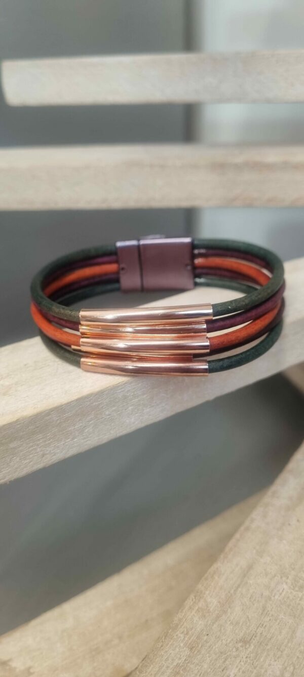 Bracelet en cuir rond multi couleur et tubes or rosé