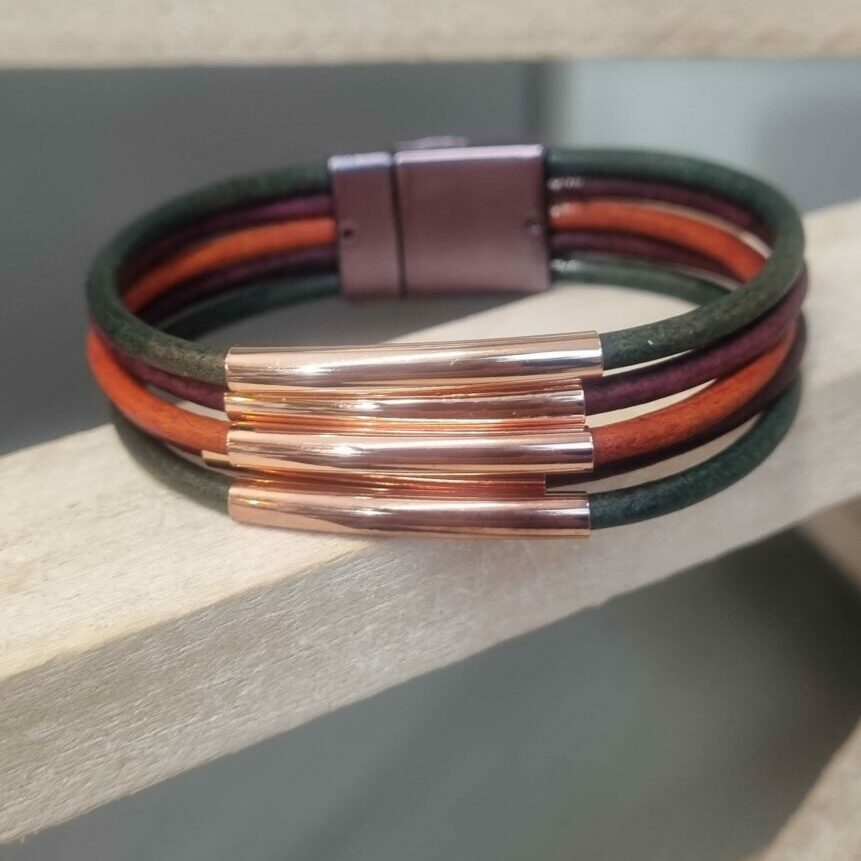 Bracelet en cuir rond multi couleur et tubes or rosé
