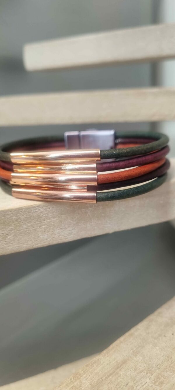 Bracelet en cuir rond et tubes or rosé