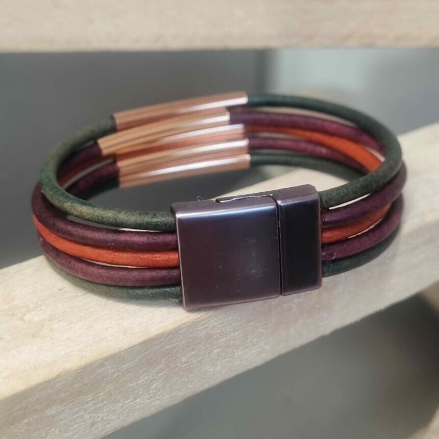 Bracelet en cuir rond et tubes or rosé