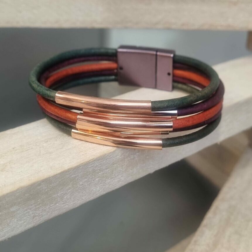 Bracelet en cuir rond et tubes or rosé