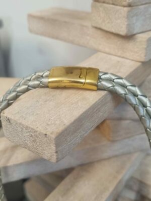 Collier en cuir tressé cuir perles en céramique blanche et argentée