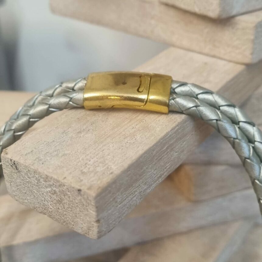 Collier en cuir tressé cuir perles en céramique blanche et argentée