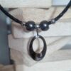 Collier homme cuir tressé noir, perles grises et argentées, pendentif noir