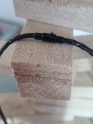 Collier homme cuir tressé noir, perles grises et argentées, pendentif noir