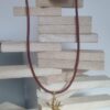 Collier femme en cuir rond vieux rouge, arbre et breloques dorés