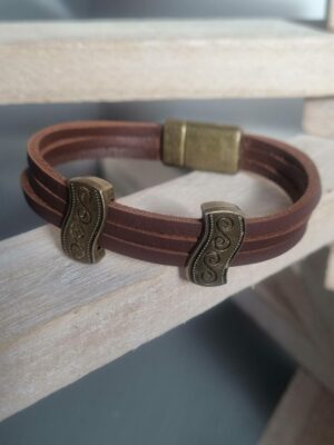 Bracelet homme cuir carré marron et deux passants bronzes