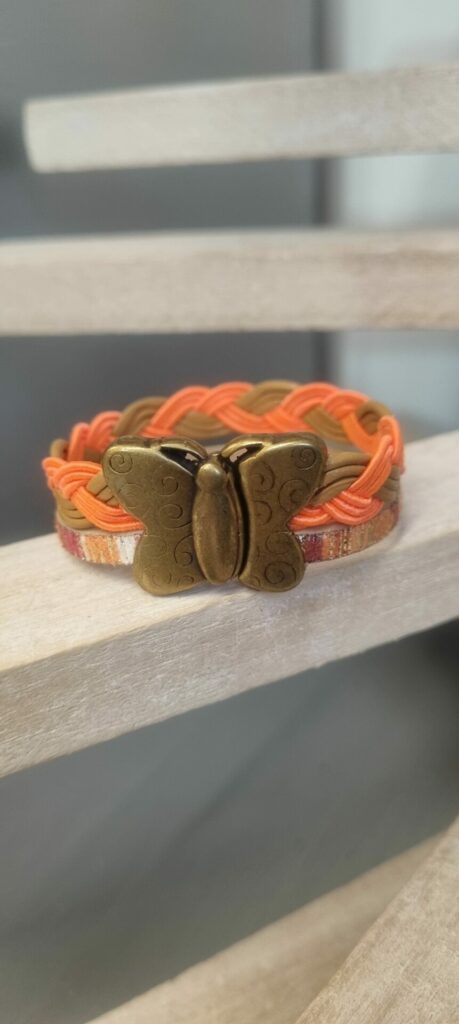 Bracelet enfant en cuir tressé orange et multi