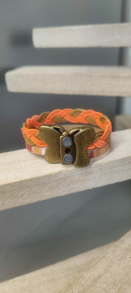 Bracelet enfant en cuir tressé orange et multi