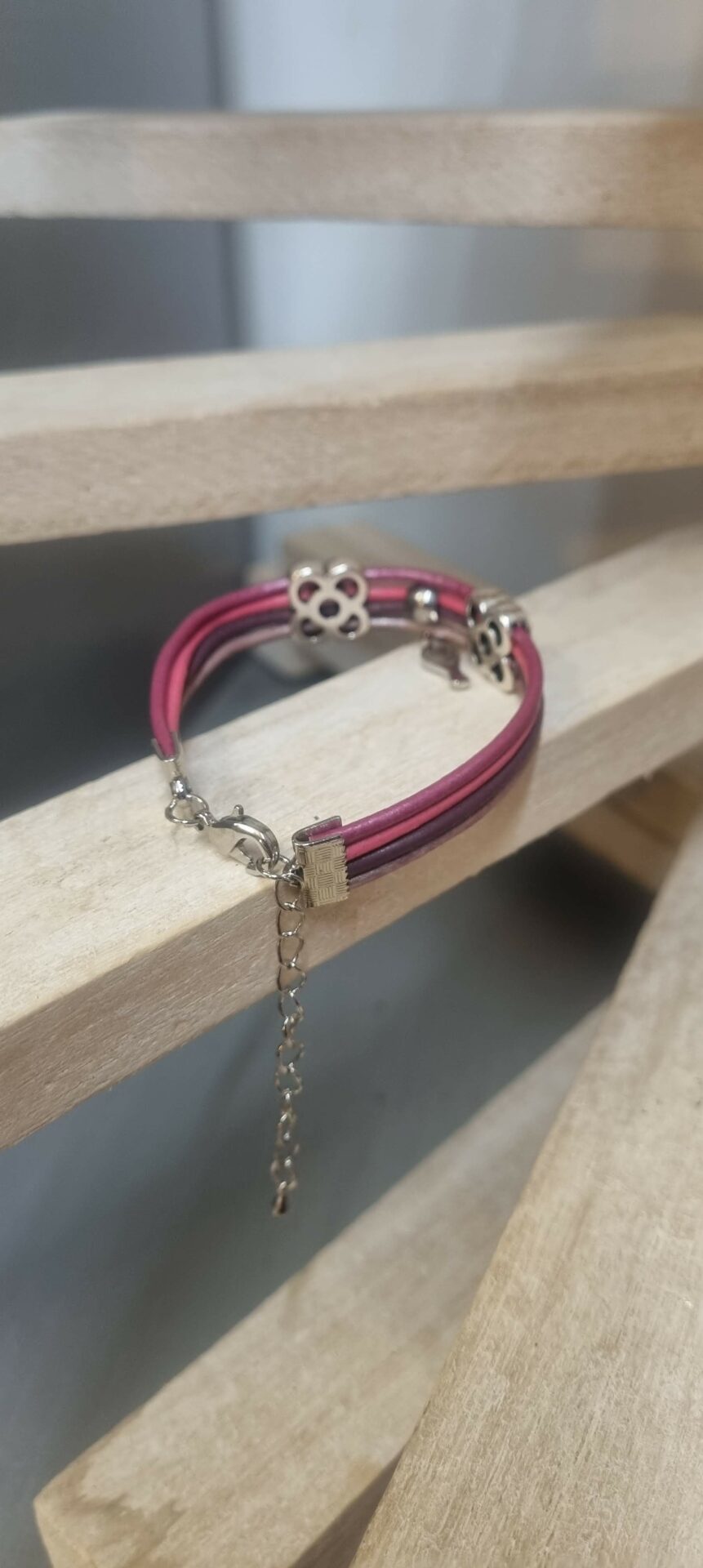 Bracelet femme enfant en cuir rond rose et pendentif oiseau
