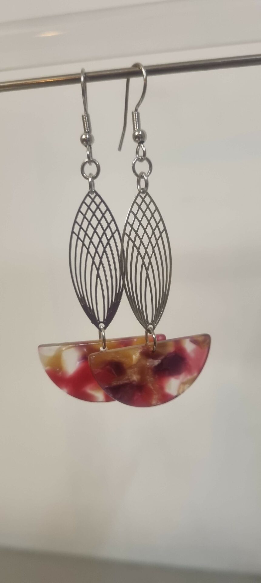 Boucles d'oreille femme estampe argentée et demi lune en acétate