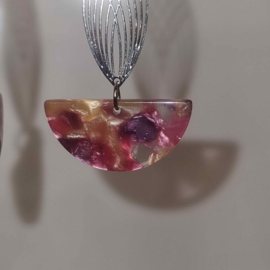 Boucles d'oreille femme estampe argentée et demi lune en acétate