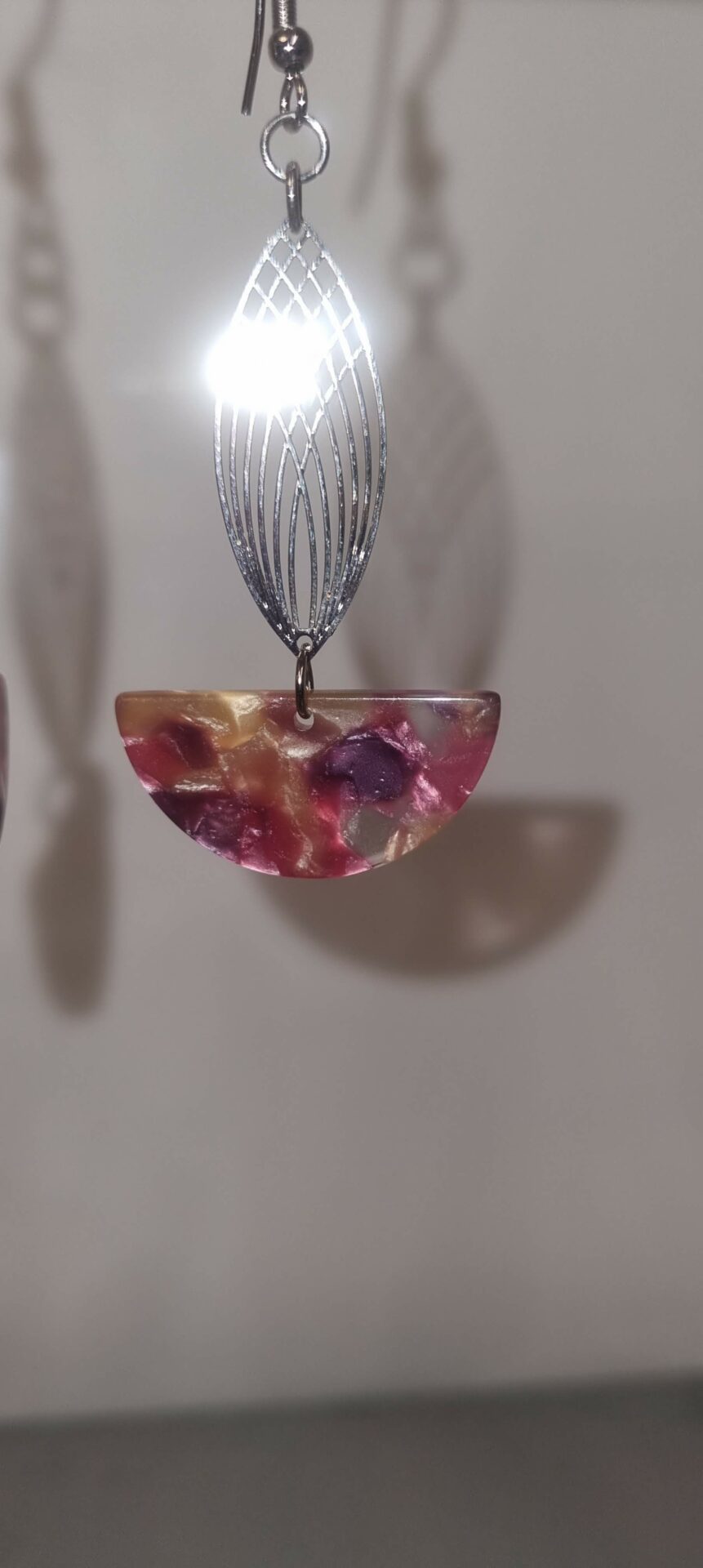 Boucles d'oreille femme estampe argentée et demi lune en acétate