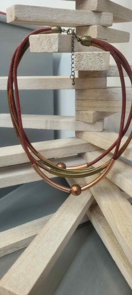 Collier femme en cuir rond, tubes ronds et carrés, perles