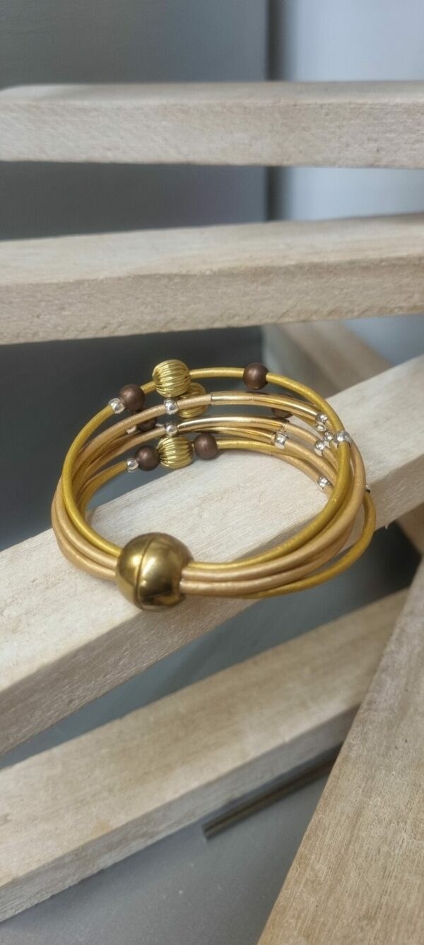 Bracelet femme en cuir rond 2mm dorés et perles