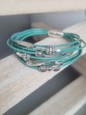 Bracelet femme en cuir rond bleu turquoise et perles argentées