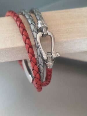 Bracelet mixte triple tour en cuir tressé rouge et argenté, passant en acier