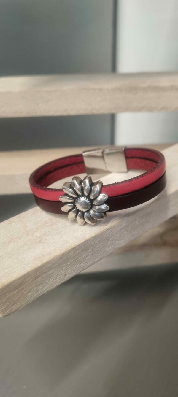 Bracelet femme en cuir bordeaux et rose, fleur argentée