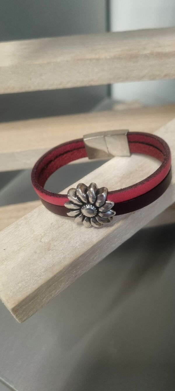 Bracelet femme en cuir bordeaux et rose, fleur argentée