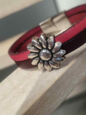 Bracelet femme en cuir bordeaux et rose, fleur argentée