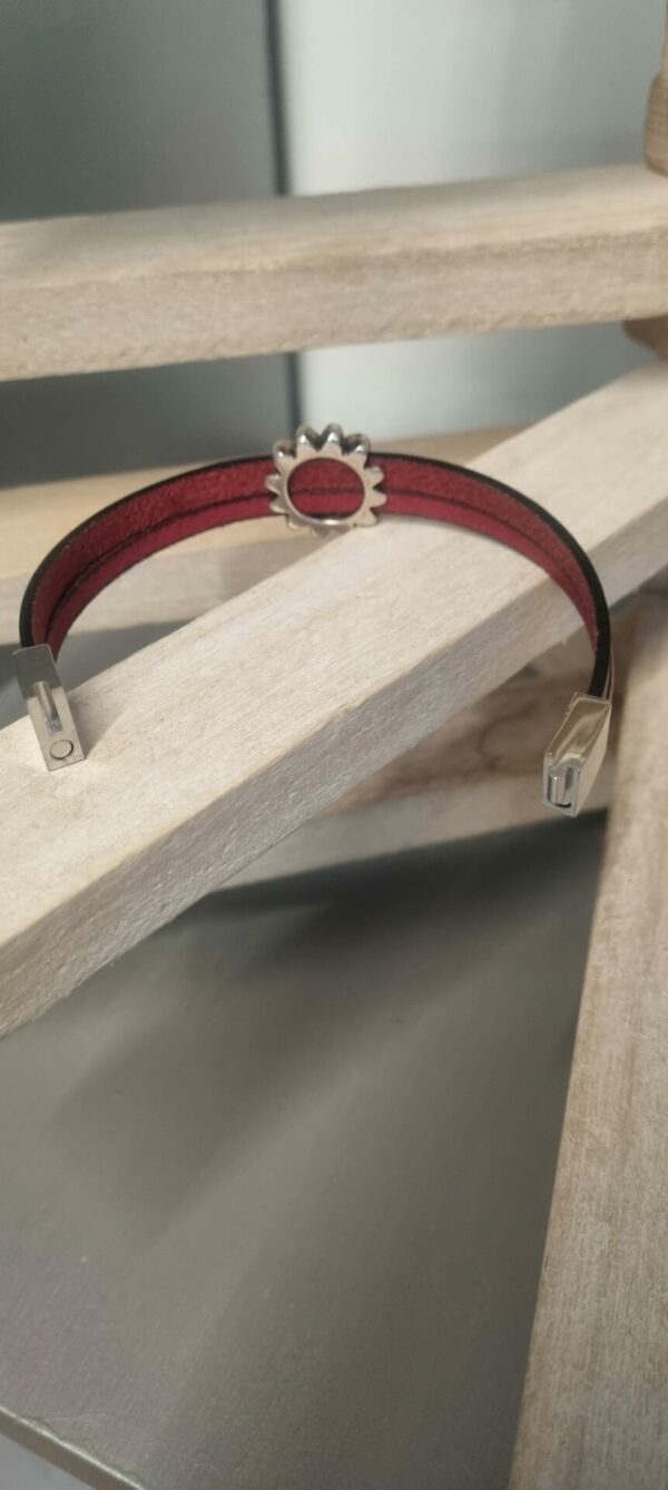 Bracelet femme en cuir bordeaux et rose, fleur argentée