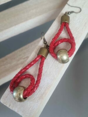 Boucles d'oreille femme en cuir tressé rouge et sa perle bronze