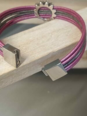 Bracelet femme en cuir rond gris et rose, passant fleur argenté – Image 3