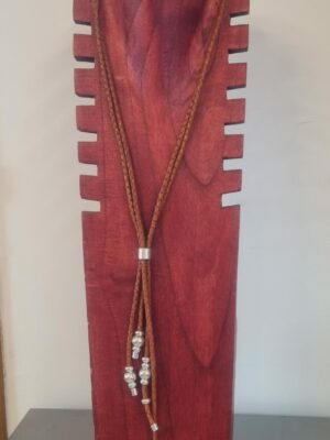 Collier sautoir femme en cuir tressé orange et perles argentées