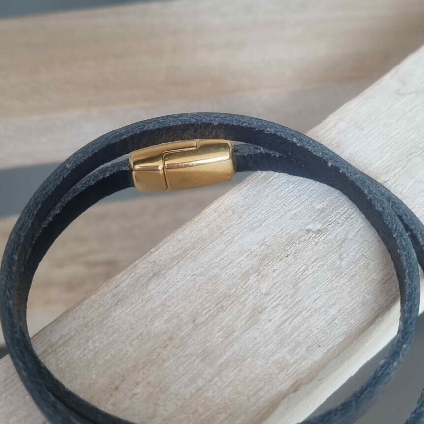 Bracelet femme double tour en cuir bleu foncé et passant oriental doré